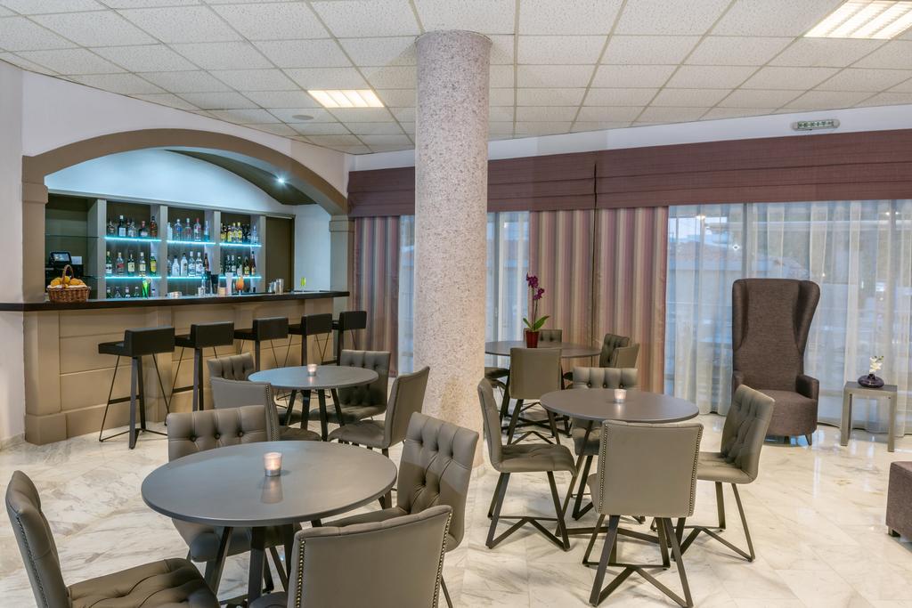 פלטאנס Ariadne Hotel מראה חיצוני תמונה